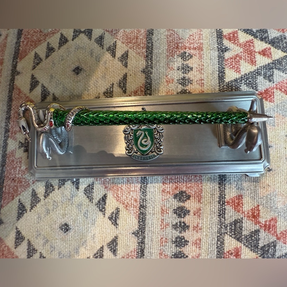 Elegant Silver Wand/Pen Stand with Slytherin Snake Design - Picture 3 of 5